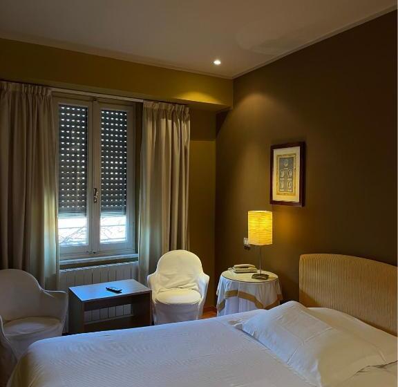 اتاق راحتی, Albergo Trieste