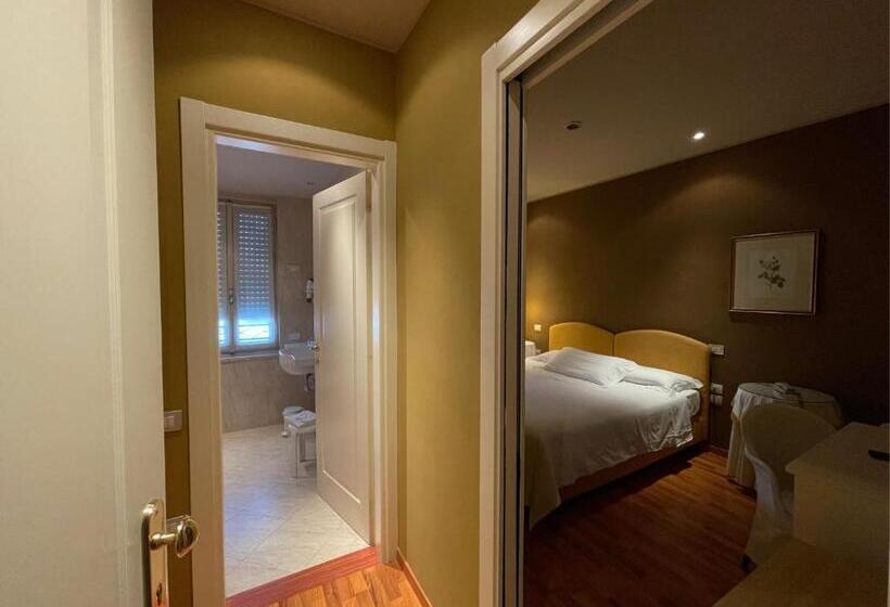 اتاق راحتی, Albergo Trieste