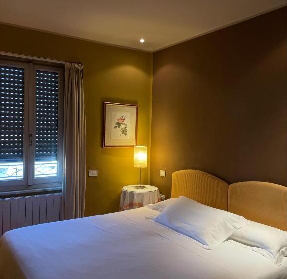 اتاق راحتی, Albergo Trieste