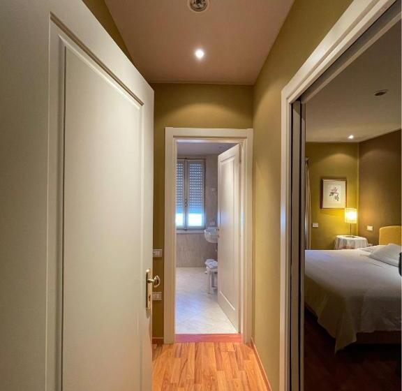 اتاق راحتی, Albergo Trieste