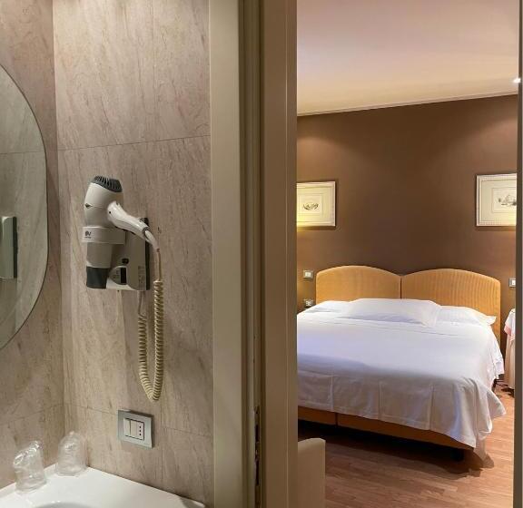 اتاق راحتی, Albergo Trieste