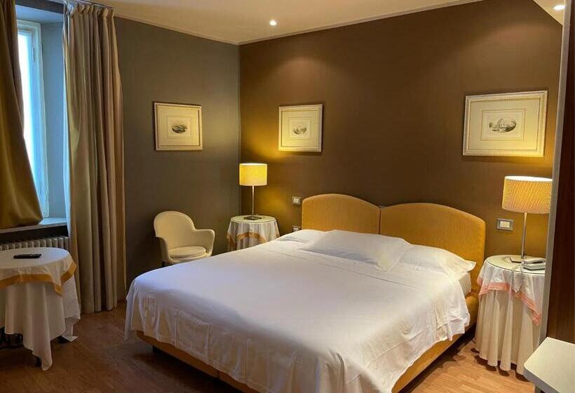 اتاق راحتی, Albergo Trieste