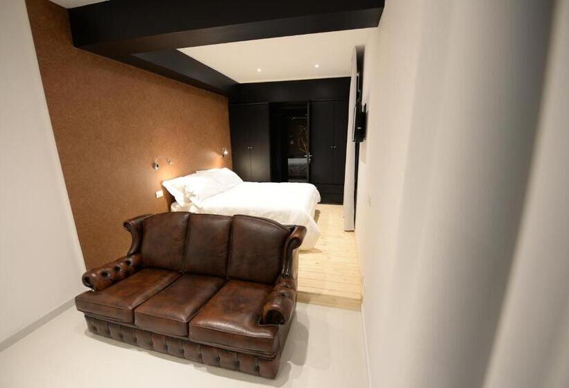 اتاق سوپریور, Albergo Trieste