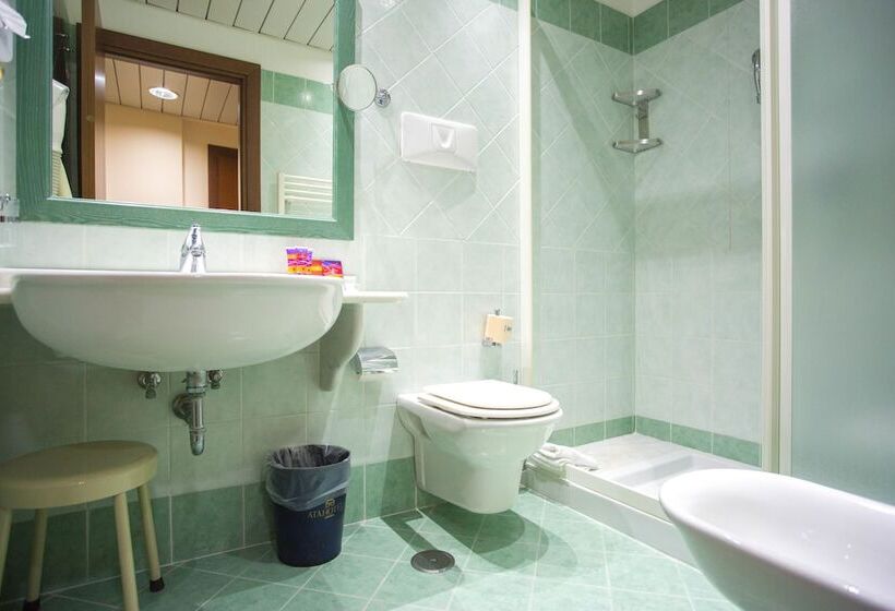 Трехместный Номер Superior, Unahotels Naxos Beach Sicilia