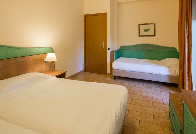Трехместный Номер Стандарт Вид на Сад, Unahotels Naxos Beach Sicilia