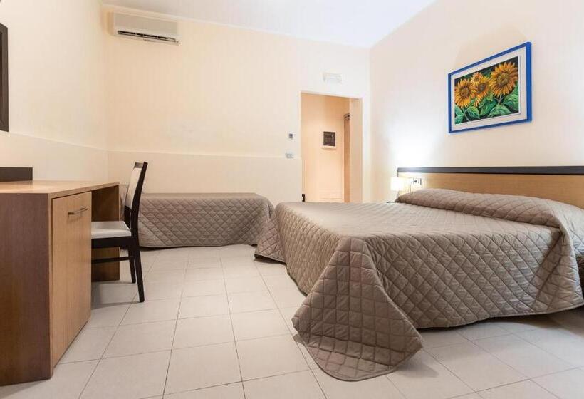اتاق استاندارد سه تخته با بالکن, Club Azzurro Hotel & Resort