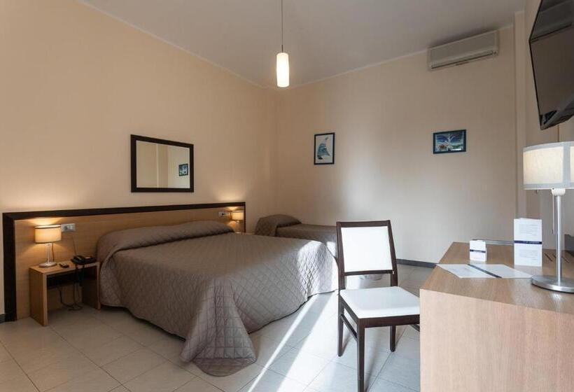 اتاق استاندارد سه تخته با بالکن, Club Azzurro Hotel & Resort