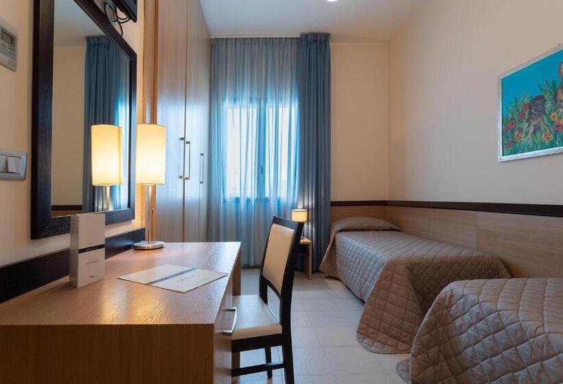 اتاق عادی یک تخته, Club Azzurro Hotel & Resort