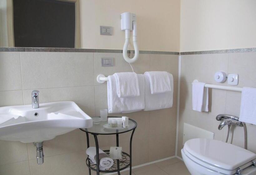 اتاق استاندارد سه تخته با بالکن, Club Azzurro Hotel & Resort