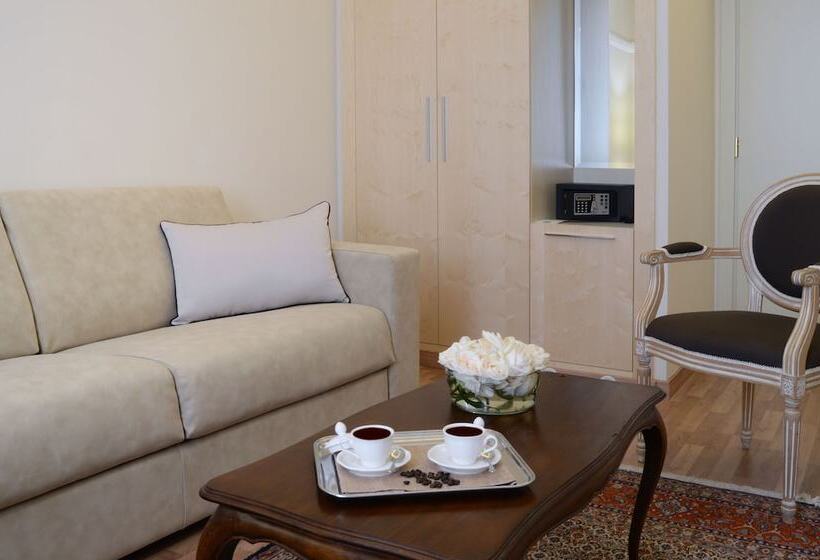 Полулюкс, Grand Hotel Vittoria