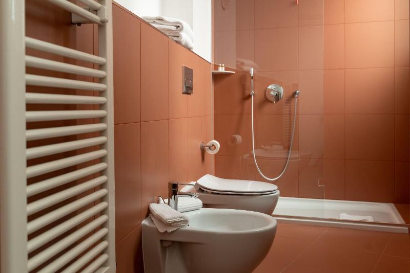 اتاق خانوادگی, 9hotel Cesari