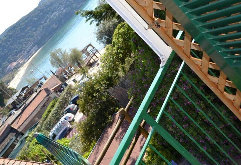 اتاق استاندارد چهارنفره با بالکن, Danila