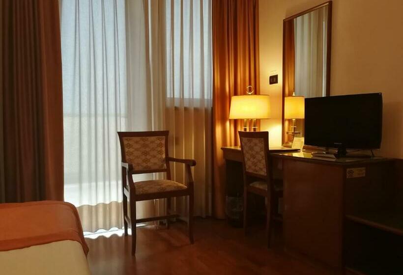 Quarto Estandar Individual, Marconi
