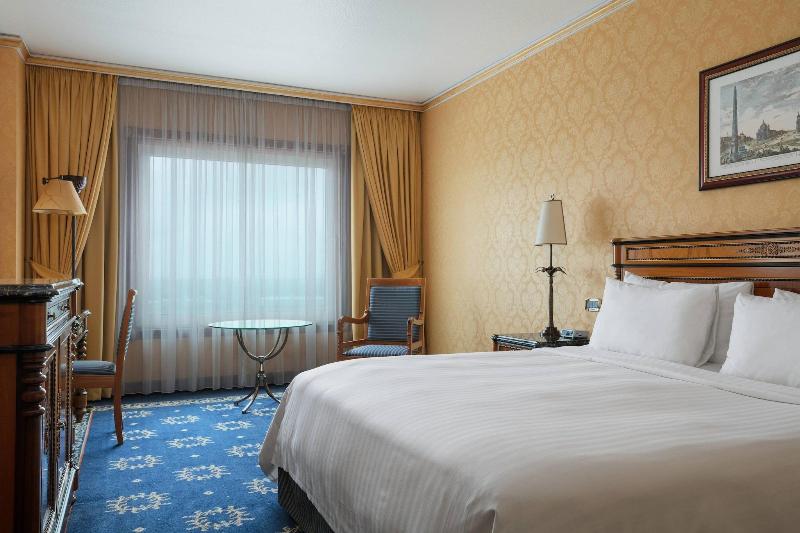 اتاق استاندارد سه نفره, Metropole