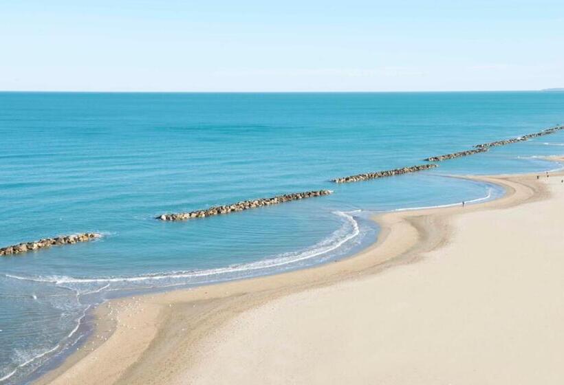 سوییت جونیور با چشم‌انداز دریا, Promenade