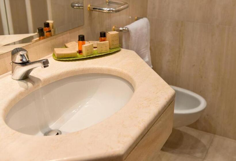 اتاق استاندارد چهار تخته, Promenade