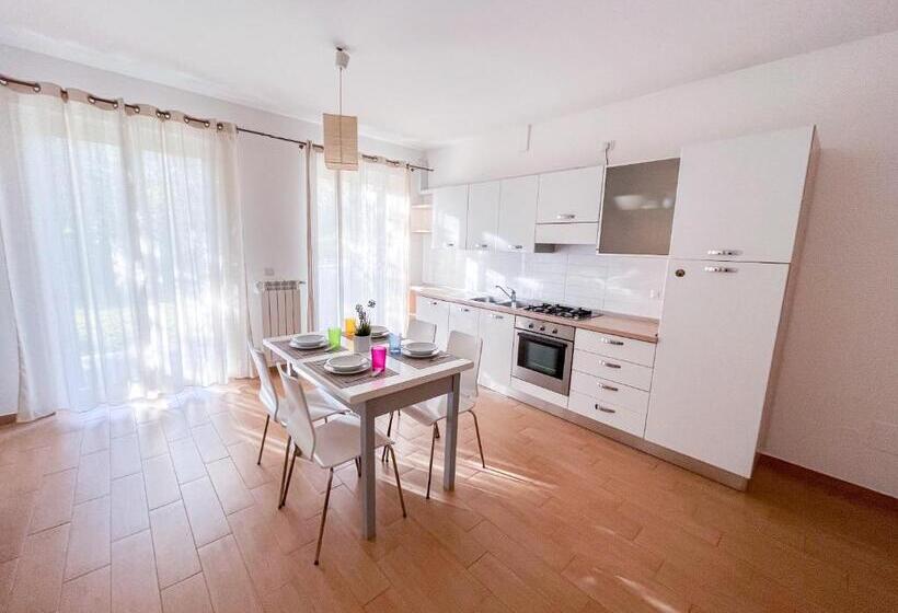 آپارتمان 1 خوابه با چشم‌انداز باغ, Homiday   Residence K2