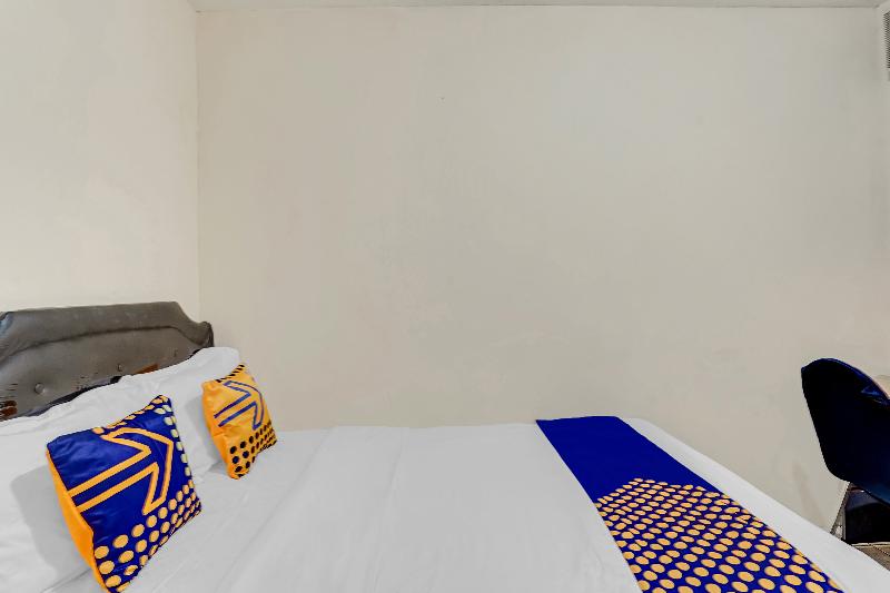 سوئیت جونیور با تخت بزرگ, De Bonart Naples   Curio Collection By Hilton