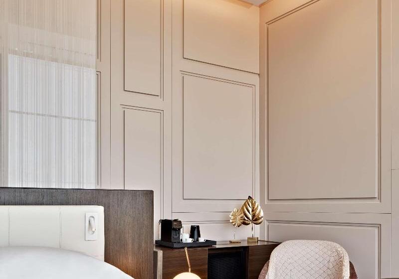 سوئیت جونیور با تخت بزرگ, De Bonart Naples   Curio Collection By Hilton