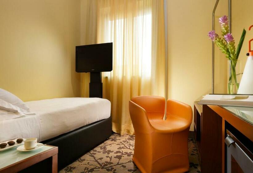 Quarto Estandar Individual, Unahotels Mediterraneo Milano