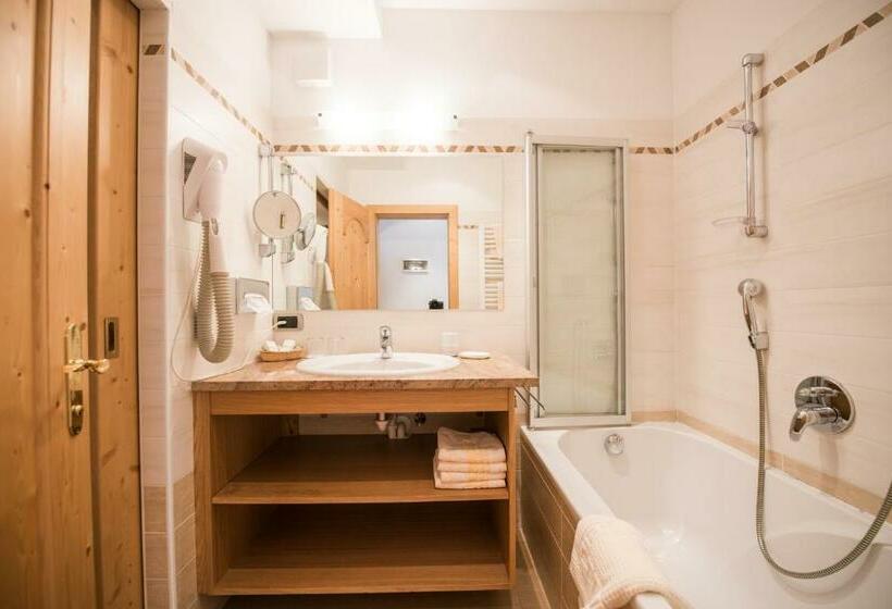 Номер Стандарт с Балконом, Alpenwellnesshotel St. Veit