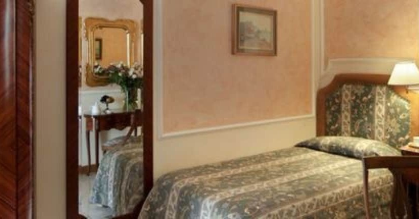 اتاق استاندارد یک نفره, Grand Hotel Bristol