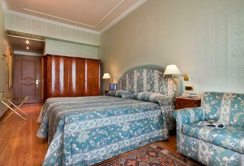 اتاق استاندارد سه نفره, Grand Hotel Bristol