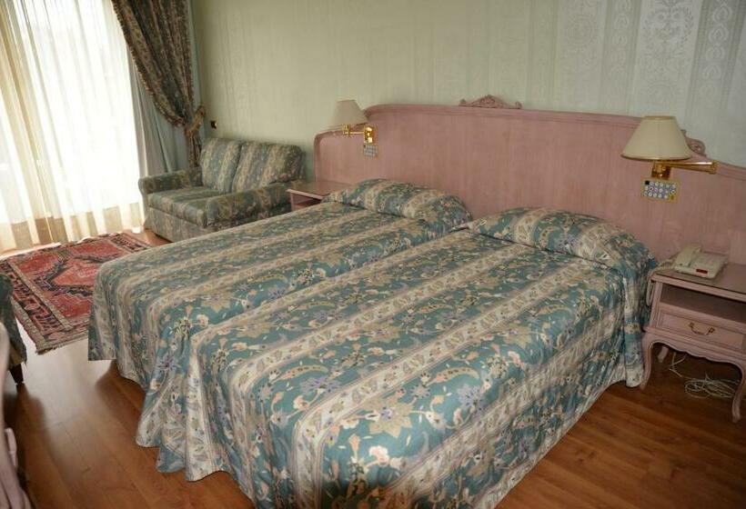 اتاق استاندارد سه نفره, Grand Hotel Bristol