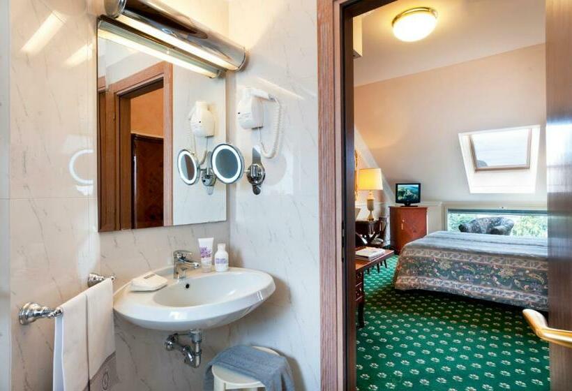اتاق استاندارد سه نفره, Grand Hotel Bristol