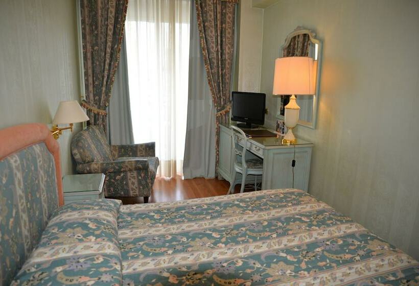 اتاق استاندارد سه نفره, Grand Hotel Bristol