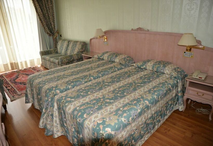 اتاق استاندارد سه نفره, Grand Hotel Bristol