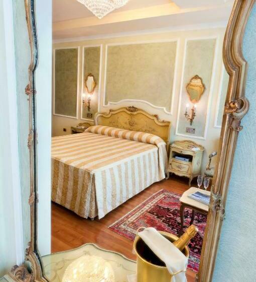سوییت جونیور با چشم‌انداز دریاچه, Grand Hotel Bristol