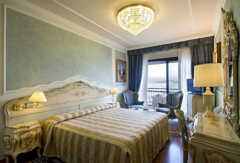 سوییت جونیور با چشم‌انداز دریاچه, Grand Hotel Bristol