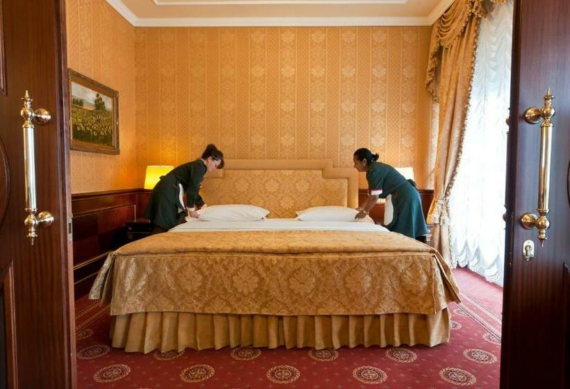 سوییت, Grand Hotel Bristol