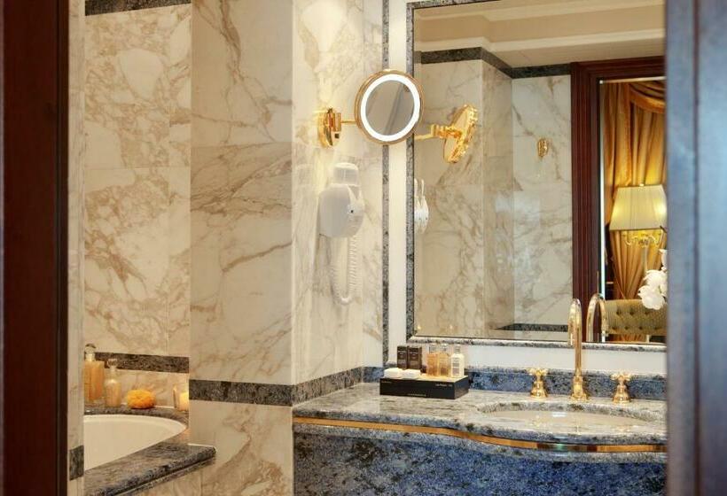 سوییت, Grand Hotel Bristol