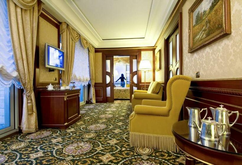 سوئیت سینیور, Grand Hotel Bristol