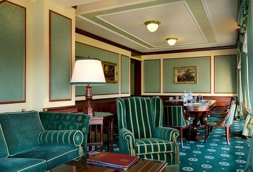 سوئیت سینیور, Grand Hotel Bristol