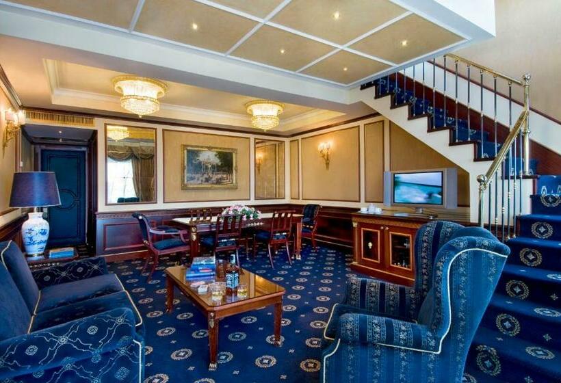 سوئیت سینیور, Grand Hotel Bristol
