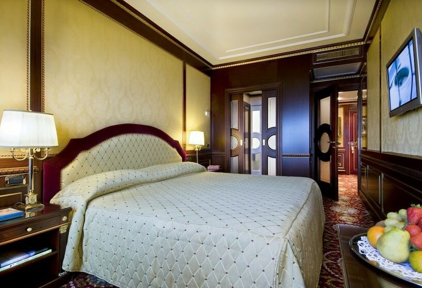 سوئیت سینیور, Grand Hotel Bristol