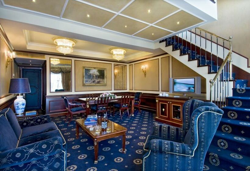 سوئیت سینیور, Grand Hotel Bristol