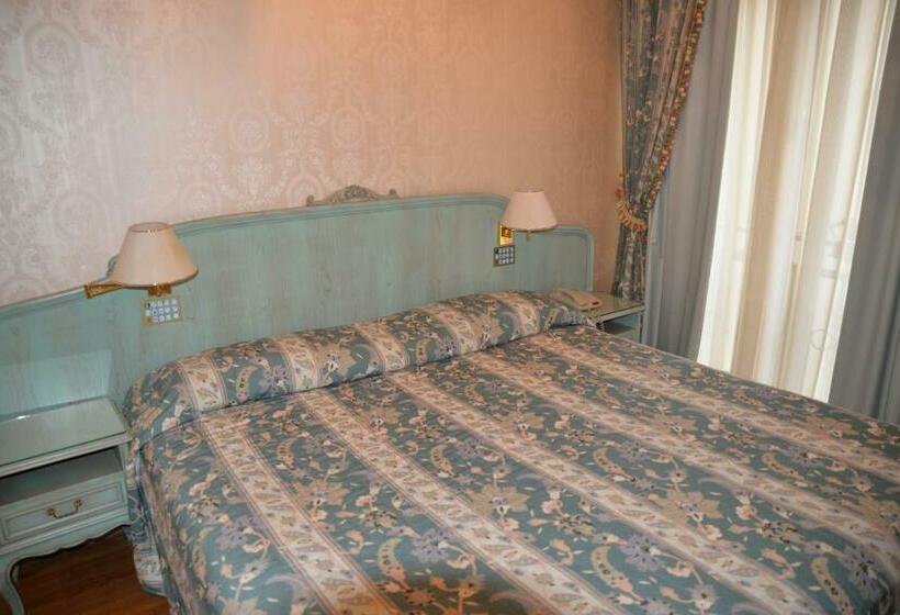 اتاق اکونومی, Grand Hotel Bristol