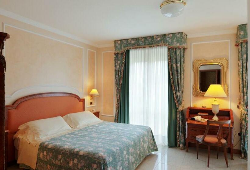 اتاق اکونومی, Grand Hotel Bristol