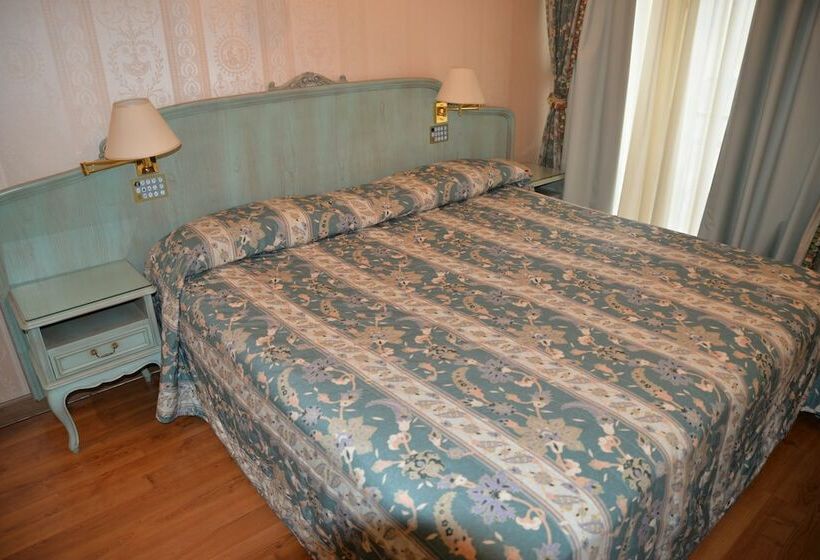 اتاق اکونومی, Grand Hotel Bristol
