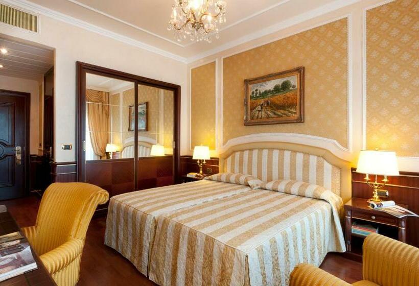 اتاق لوکس با چشم‌انداز دریاچه, Grand Hotel Bristol