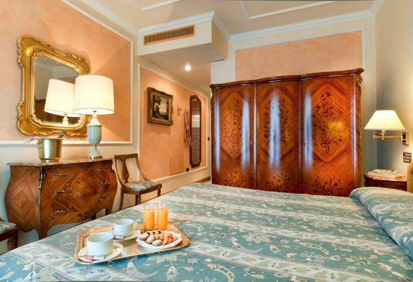 اتاق لوکس با چشم‌انداز دریاچه, Grand Hotel Bristol