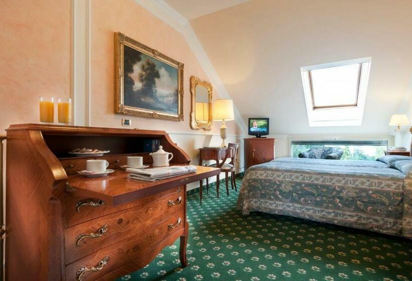 اتاق لوکس با چشم‌انداز دریاچه, Grand Hotel Bristol