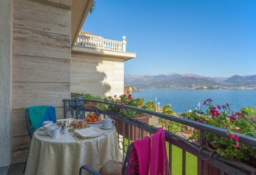 اتاق لوکس با چشم‌انداز دریاچه, Grand Hotel Bristol