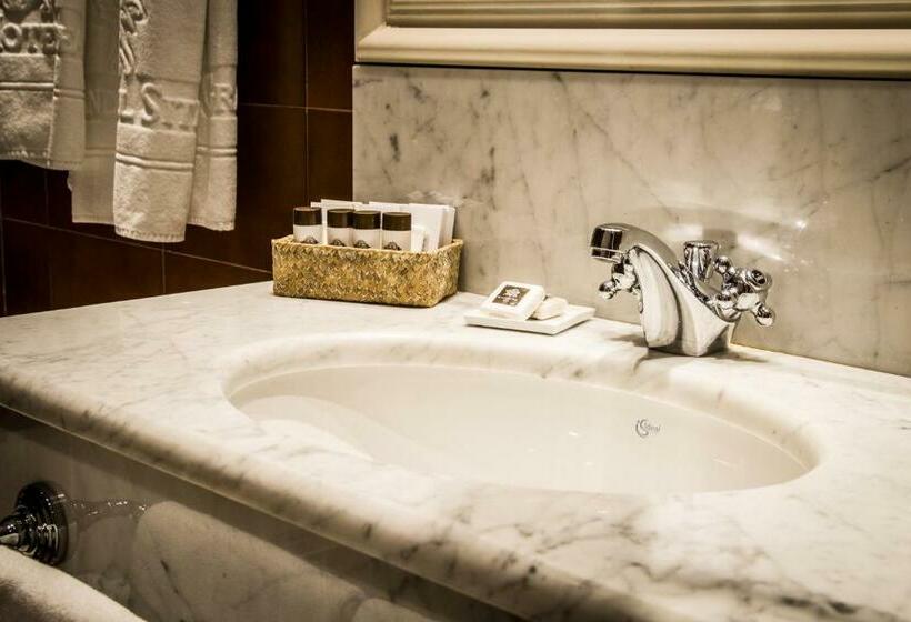 اتاق استاندارد سه نفره, Grand Hotel Sitea