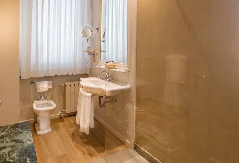 اتاق استاندارد سه نفره, Grand Hotel Sitea