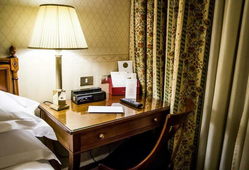 اتاق اکونومی, Grand Hotel Sitea
